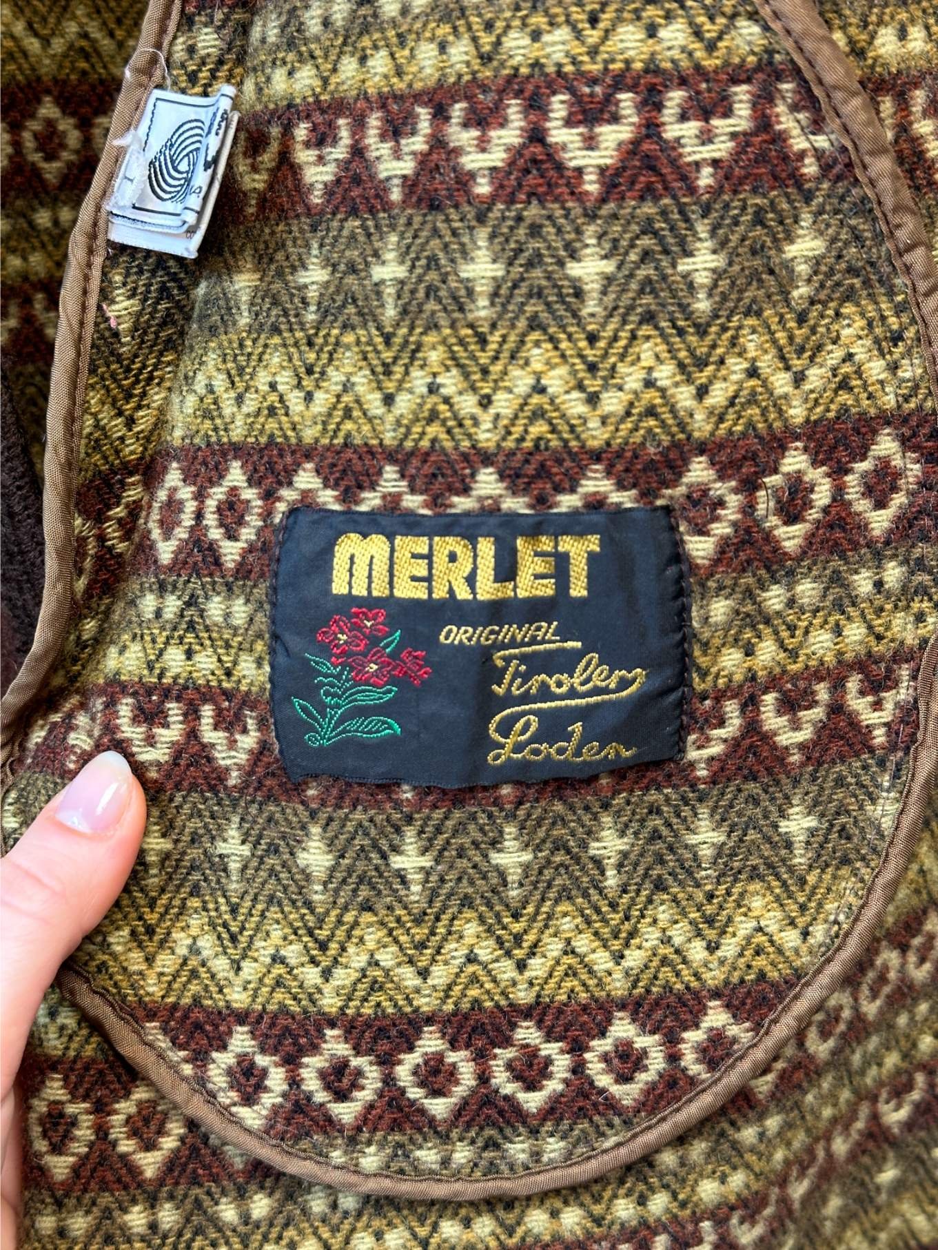 Vintage poncho in perfect condition.<br/>Brand: Merlet. Original